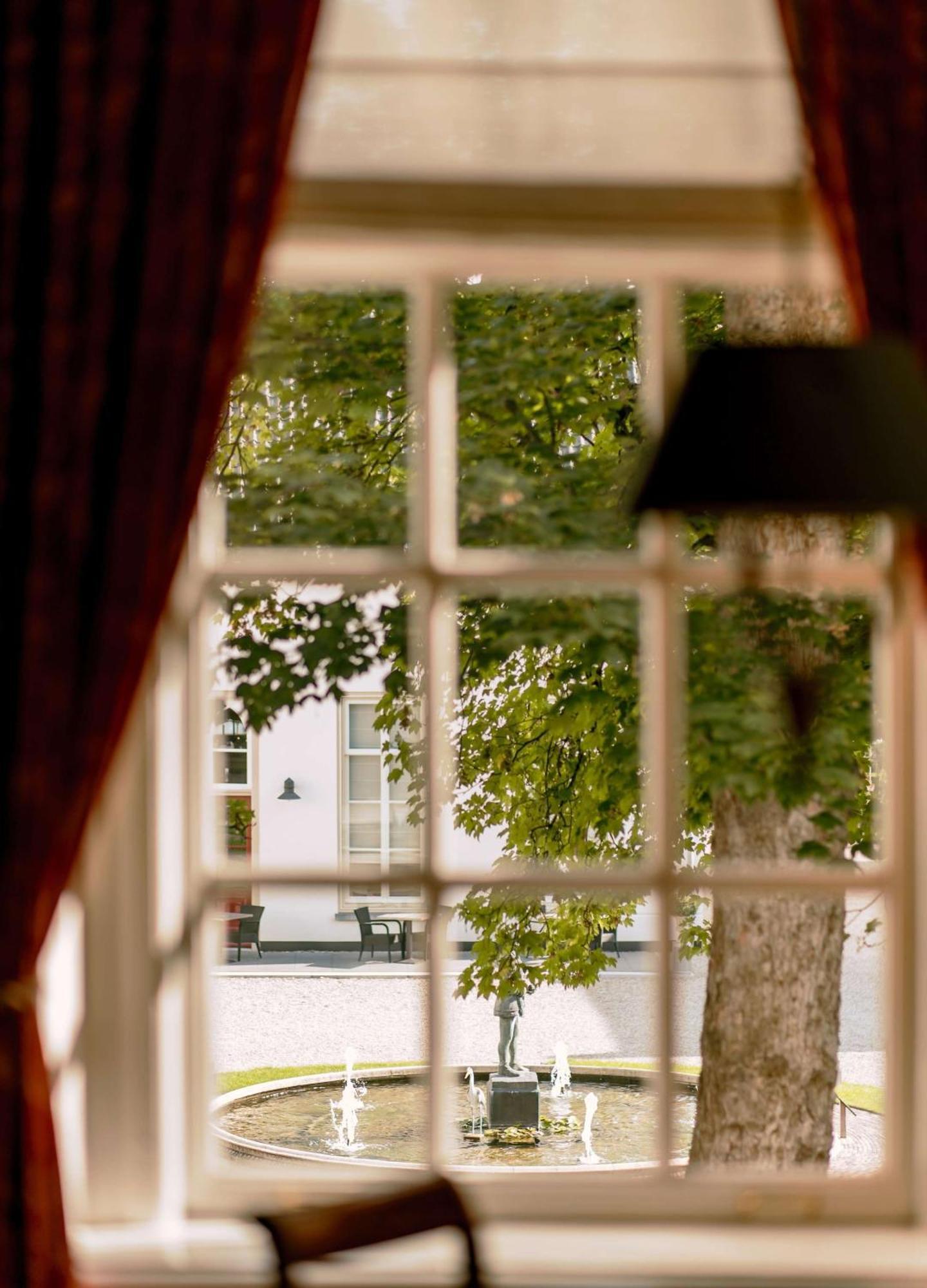 Grand Hotel Karel V Utrecht Luaran gambar A window