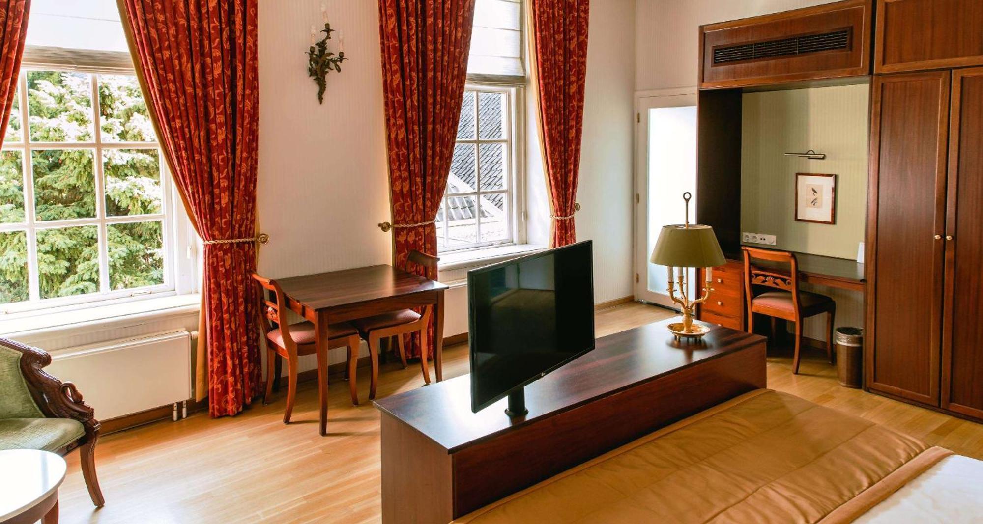 Grand Hotel Karel V Utrecht Luaran gambar A room at the residence